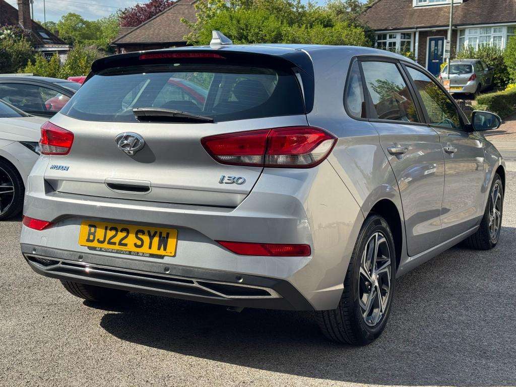 A 2022 HYUNDAI I30 1.0 T-GDi MHEV SE Connect Hatchback 5dr Petrol Hyb A 2022 HYUNDAI I30 1.0 T-GDi MHEV SE Connect Hatchback 5dr Petrol Hyb