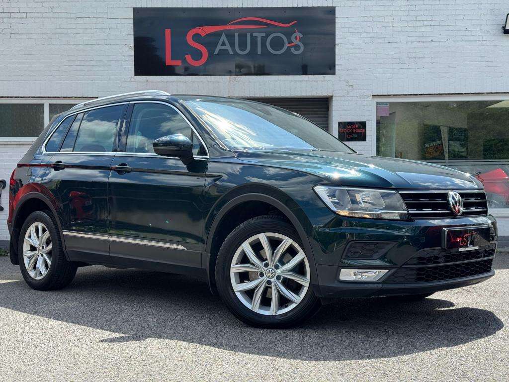 A 2016 VOLKSWAGEN TIGUAN 2.0 TDI BlueMotion Tech SE SUV 5dr Diesel DSG 4Mot A 2016 VOLKSWAGEN TIGUAN 2.0 TDI BlueMotion Tech SE SUV 5dr Diesel DSG 4Mot
