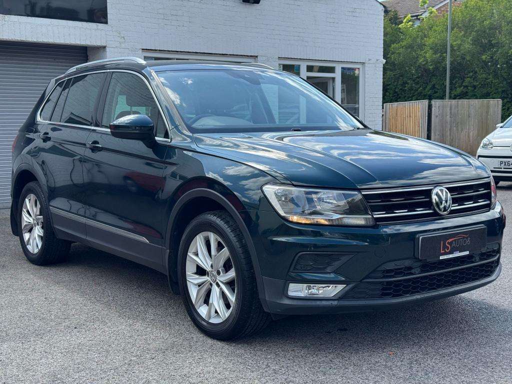 A 2016 VOLKSWAGEN TIGUAN 2.0 TDI BlueMotion Tech SE SUV 5dr Diesel DSG 4Mot A 2016 VOLKSWAGEN TIGUAN 2.0 TDI BlueMotion Tech SE SUV 5dr Diesel DSG 4Mot