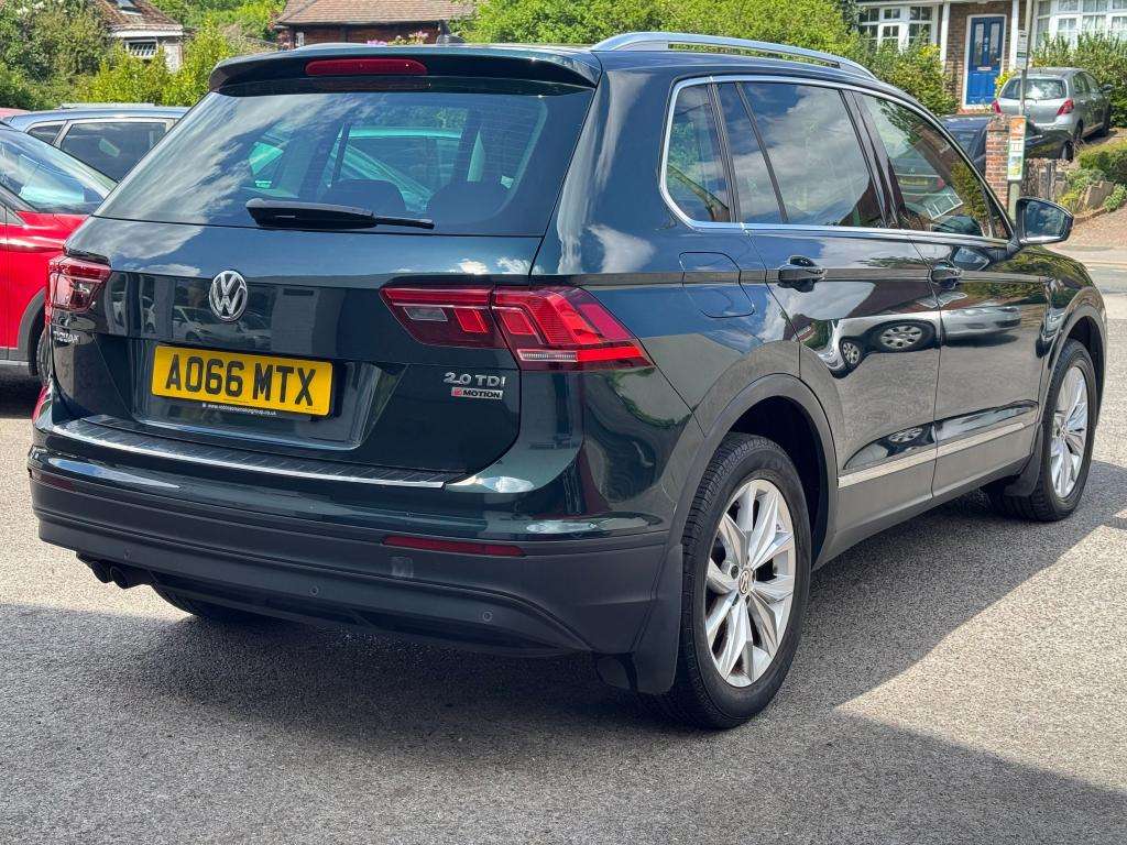A 2016 VOLKSWAGEN TIGUAN 2.0 TDI BlueMotion Tech SE SUV 5dr Diesel DSG 4Mot A 2016 VOLKSWAGEN TIGUAN 2.0 TDI BlueMotion Tech SE SUV 5dr Diesel DSG 4Mot