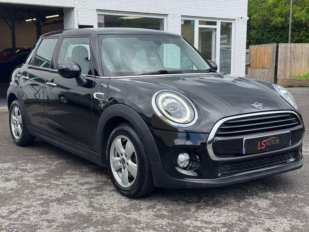A 2018 MINI HATCH 1.5 Cooper D Hatchback 5dr Diesel Manual Euro 6 (s A 2018 MINI HATCH 1.5 Cooper D Hatchback 5dr Diesel Manual Euro 6 (s