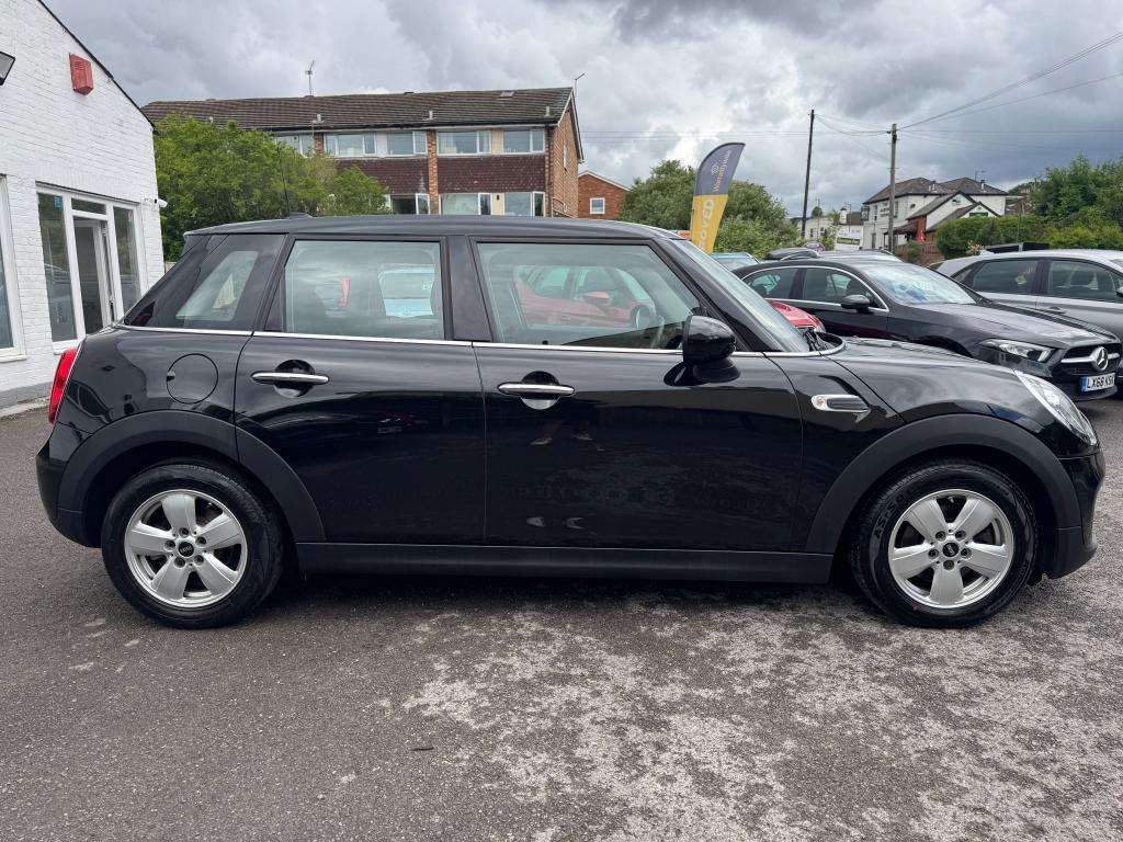 A 2018 MINI HATCH 1.5 Cooper D Hatchback 5dr Diesel Manual Euro 6 (s A 2018 MINI HATCH 1.5 Cooper D Hatchback 5dr Diesel Manual Euro 6 (s