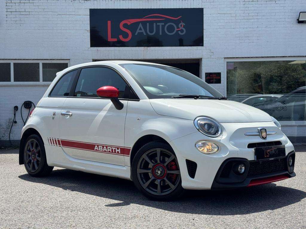 A 2016 ABARTH 500 595 A 2016 ABARTH 500 595
