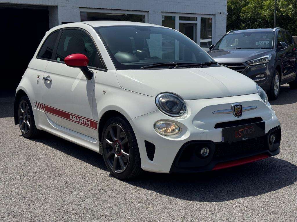 A 2016 ABARTH 500 595 A 2016 ABARTH 500 595