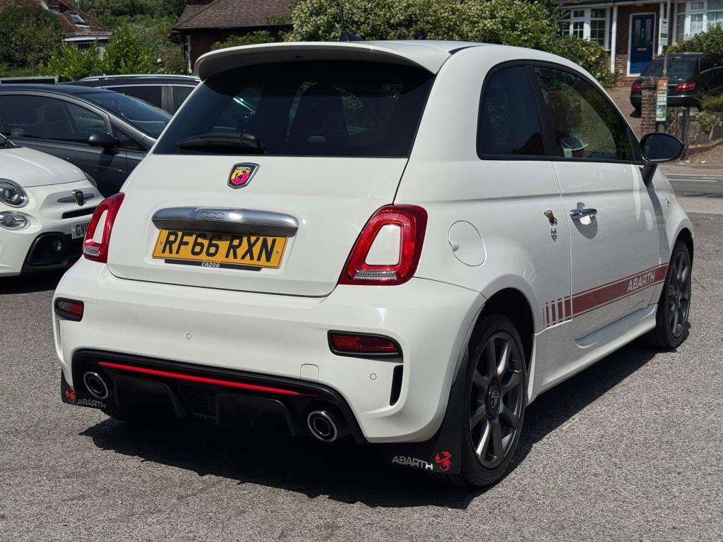 A 2016 ABARTH 500 595 A 2016 ABARTH 500 595
