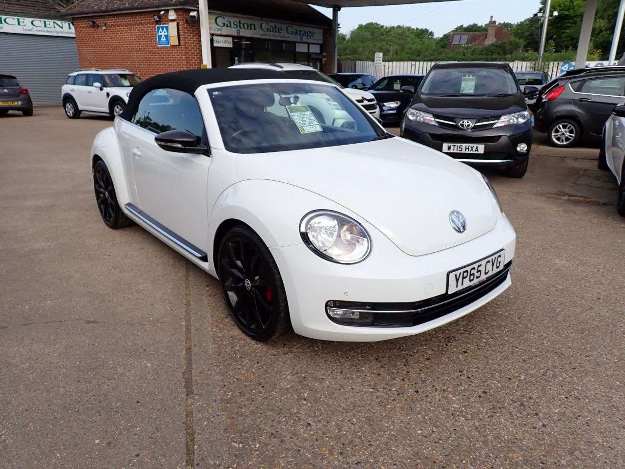 A 2015 VOLKSWAGEN BEETLE 2.0 TDI BlueMotion Tech Sport Cabriolet 2dr Diesel DSG Euro 6 (s/s) (150 ps A 2015 VOLKSWAGEN BEETLE 2.0 TDI BlueMotion Tech Sport Cabriolet 2dr Diesel DSG Euro 6 (s/s) (150 ps