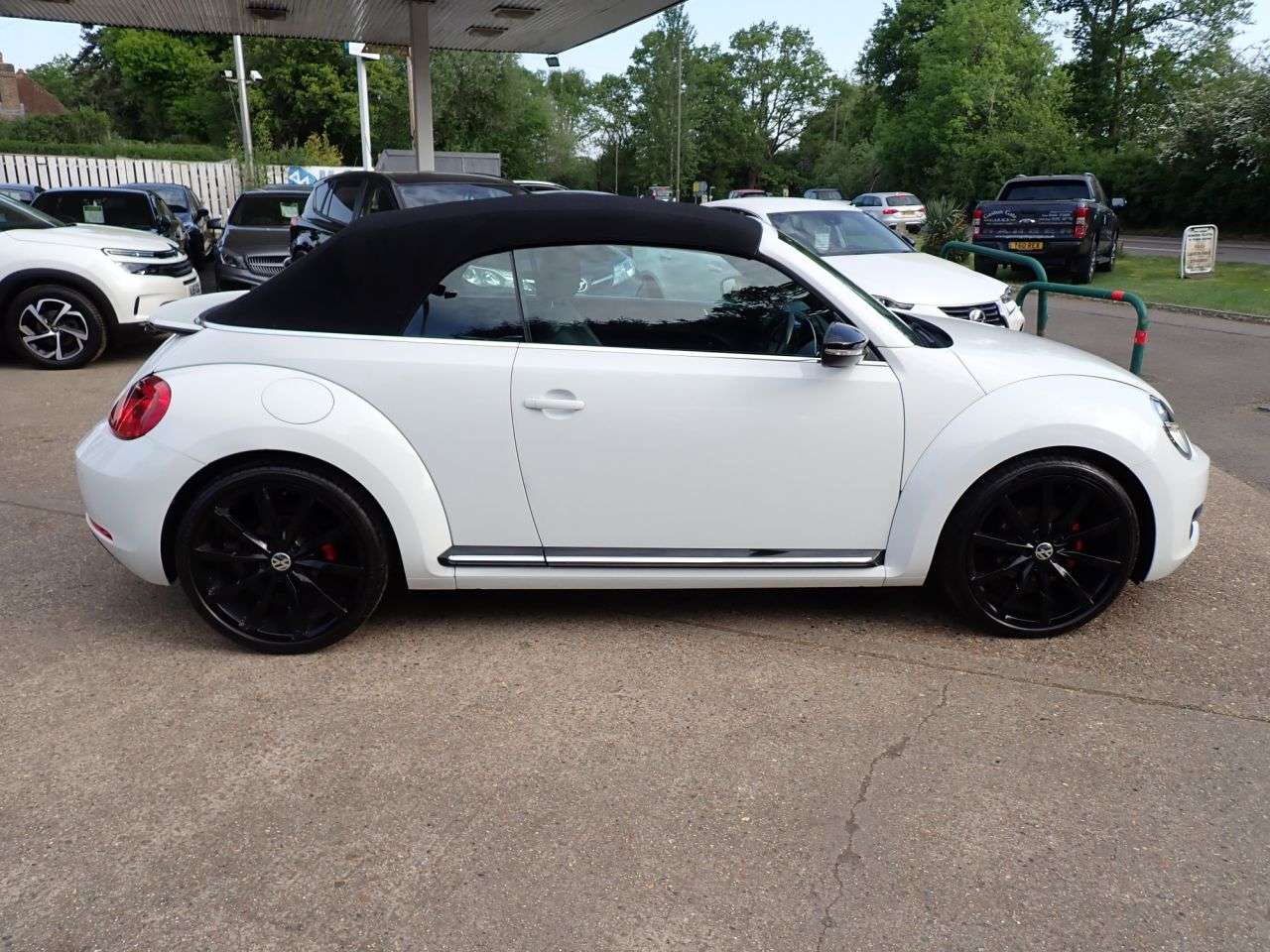 A 2015 VOLKSWAGEN BEETLE 2.0 TDI BlueMotion Tech Sport Cabriolet 2dr Diesel DSG Euro 6 (s/s) (150 ps A 2015 VOLKSWAGEN BEETLE 2.0 TDI BlueMotion Tech Sport Cabriolet 2dr Diesel DSG Euro 6 (s/s) (150 ps