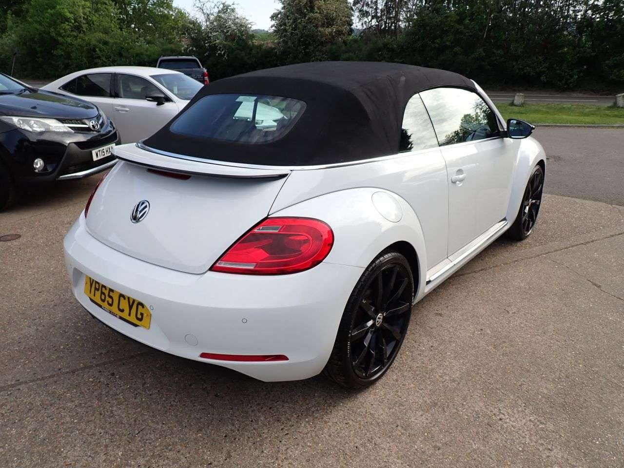 A 2015 VOLKSWAGEN BEETLE 2.0 TDI BlueMotion Tech Sport Cabriolet 2dr Diesel DSG Euro 6 (s/s) (150 ps A 2015 VOLKSWAGEN BEETLE 2.0 TDI BlueMotion Tech Sport Cabriolet 2dr Diesel DSG Euro 6 (s/s) (150 ps