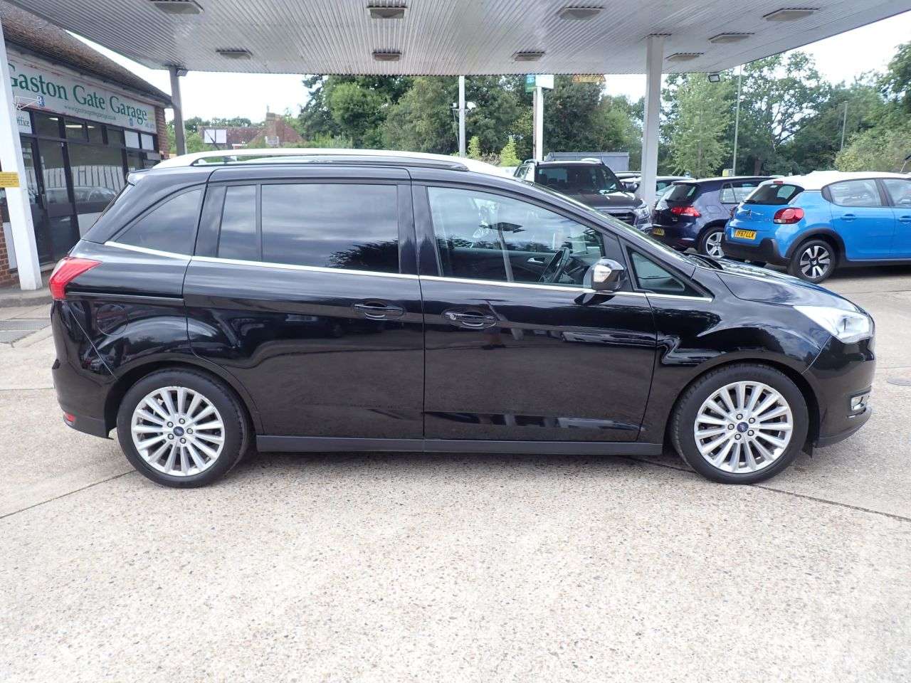 A 2016 FORD GRAND C-MAX 1.0T EcoBoost Titanium MPV 5dr Petrol Manual Euro 6 (s/s) (125 ps) TWO KEYS A 2016 FORD GRAND C-MAX 1.0T EcoBoost Titanium MPV 5dr Petrol Manual Euro 6 (s/s) (125 ps) TWO KEYS