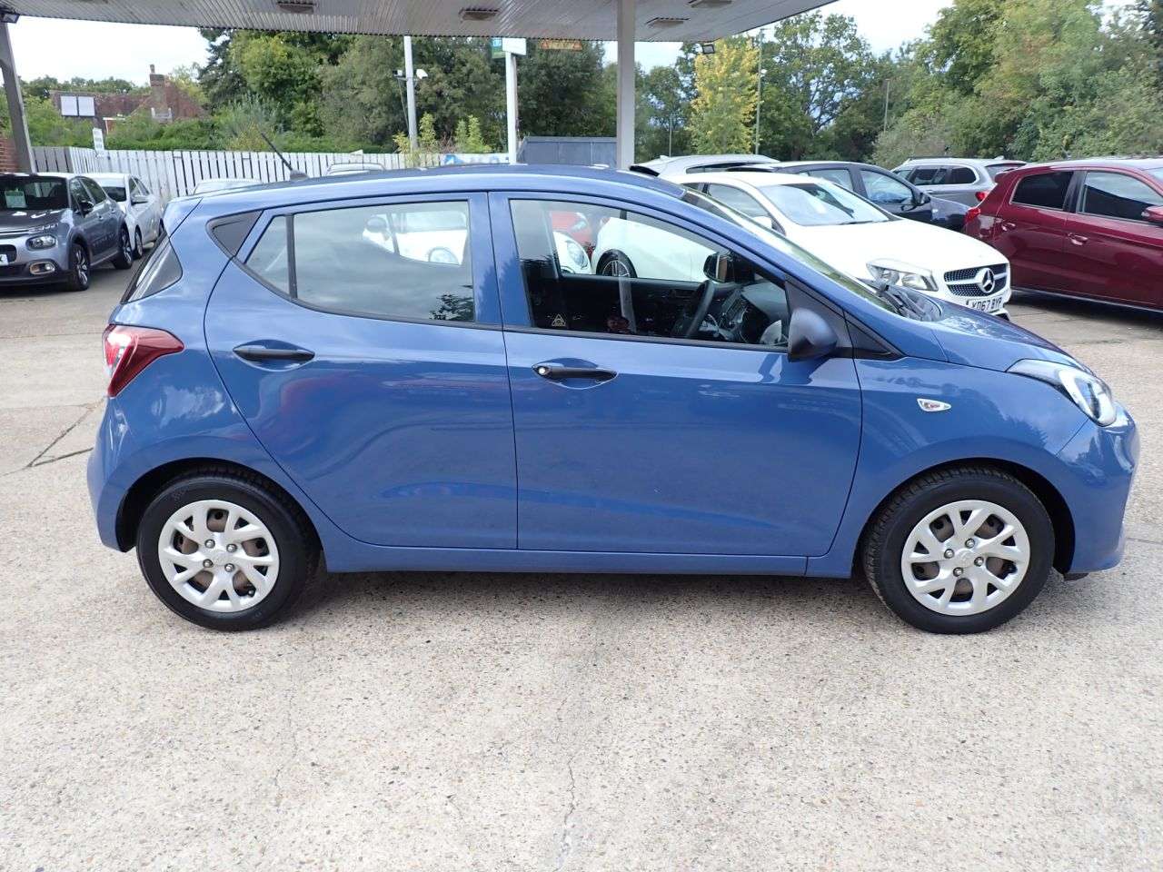 A 2017 HYUNDAI I10 1.0 S Hatchback 5dr Petrol Manual Euro 6 (66 ps) SERVICE HISTORY A 2017 HYUNDAI I10 1.0 S Hatchback 5dr Petrol Manual Euro 6 (66 ps) SERVICE HISTORY