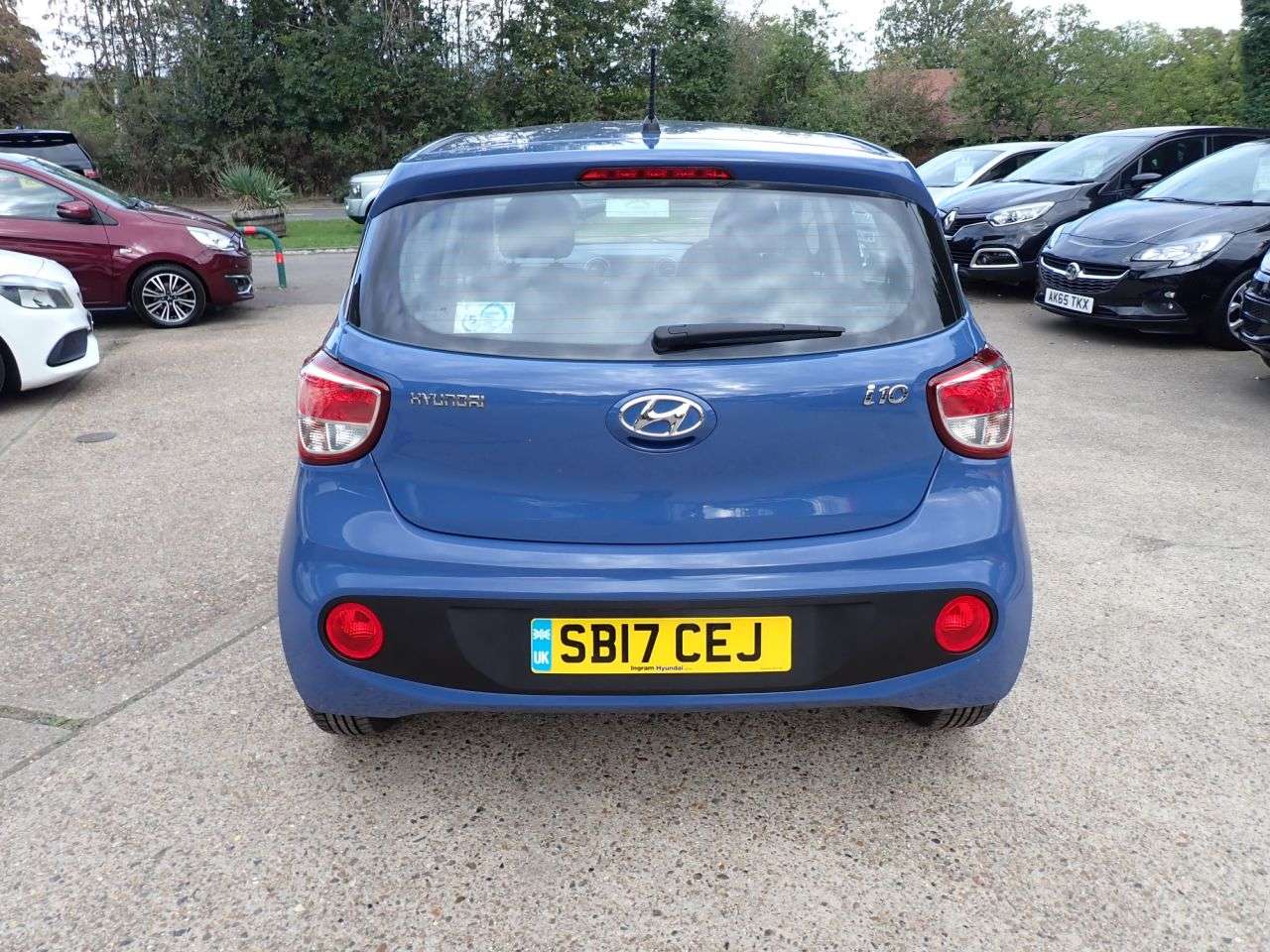 A 2017 HYUNDAI I10 1.0 S Hatchback 5dr Petrol Manual Euro 6 (66 ps) SERVICE HISTORY A 2017 HYUNDAI I10 1.0 S Hatchback 5dr Petrol Manual Euro 6 (66 ps) SERVICE HISTORY