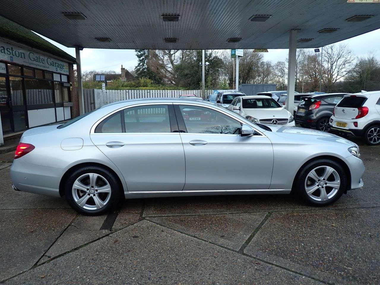 A 2017 MERCEDES-BENZ E-CLASS 2.0 E220d SE Saloon 4dr Diesel G-Tronic+ Euro 6 (s/s) (194 ps) REVERSE CAME A 2017 MERCEDES-BENZ E-CLASS 2.0 E220d SE Saloon 4dr Diesel G-Tronic+ Euro 6 (s/s) (194 ps) REVERSE CAME