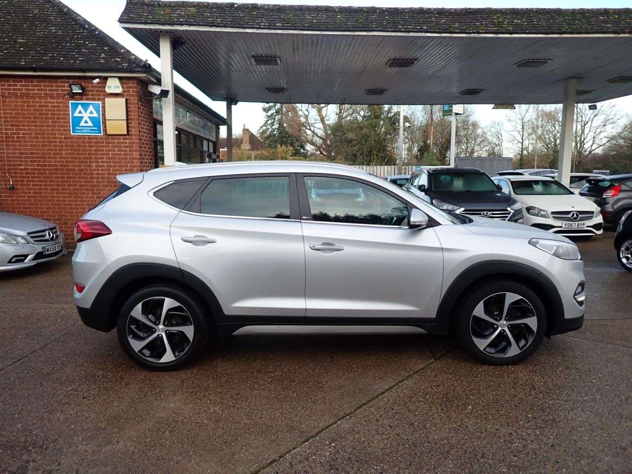 A 2017 HYUNDAI TUCSON 1.6 T-GDi Sport Edition SUV 5dr Petrol DCT Euro 6 (177 ps) CRUISE CONTROL, A 2017 HYUNDAI TUCSON 1.6 T-GDi Sport Edition SUV 5dr Petrol DCT Euro 6 (177 ps) CRUISE CONTROL,