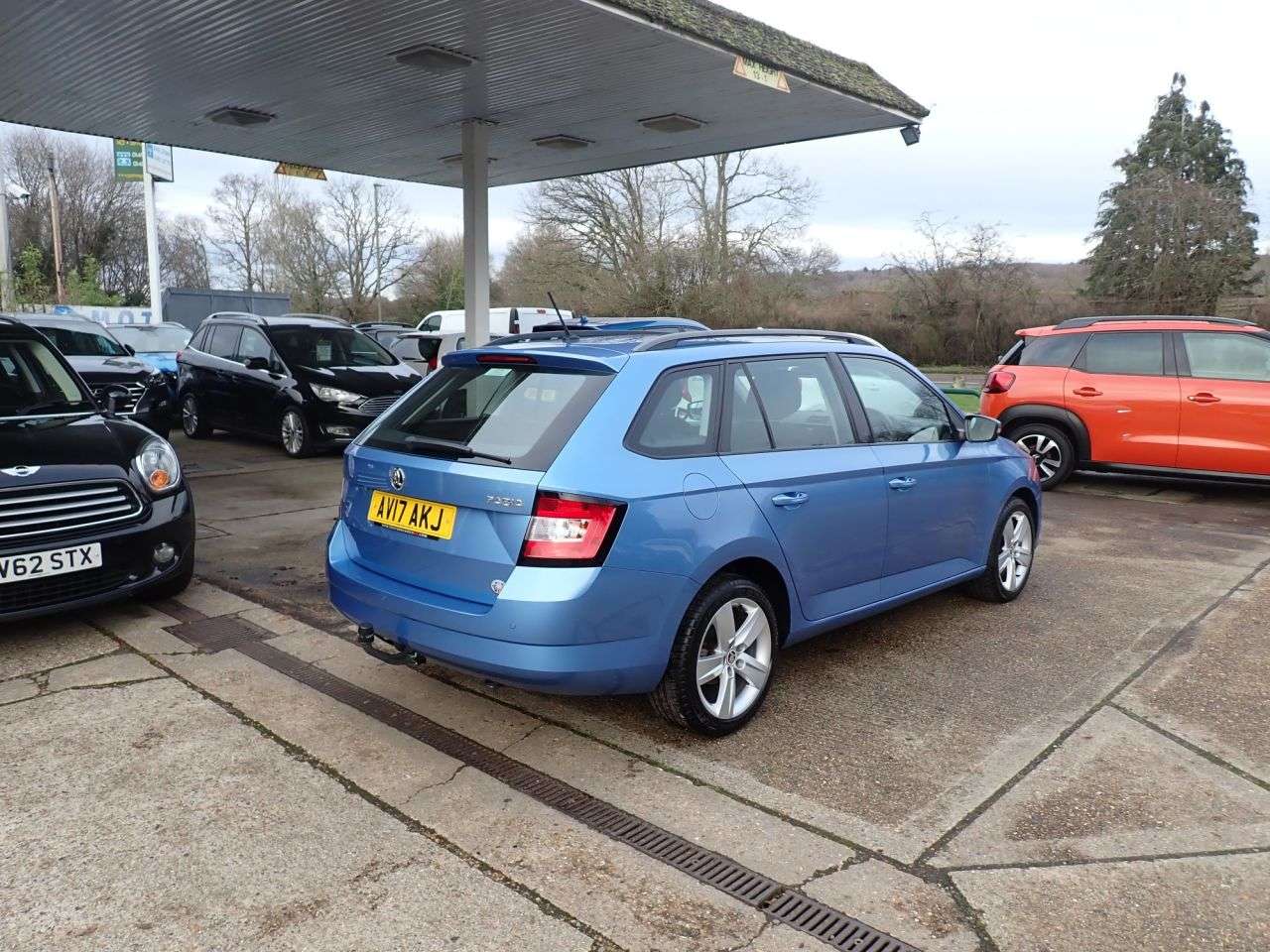 A 2017 SKODA FABIA 1.2 TSI SE L Estate 5dr Petrol DSG Euro 6 (s/s) (110 ps) CRUISE CONTROL, TO A 2017 SKODA FABIA 1.2 TSI SE L Estate 5dr Petrol DSG Euro 6 (s/s) (110 ps) CRUISE CONTROL, TO