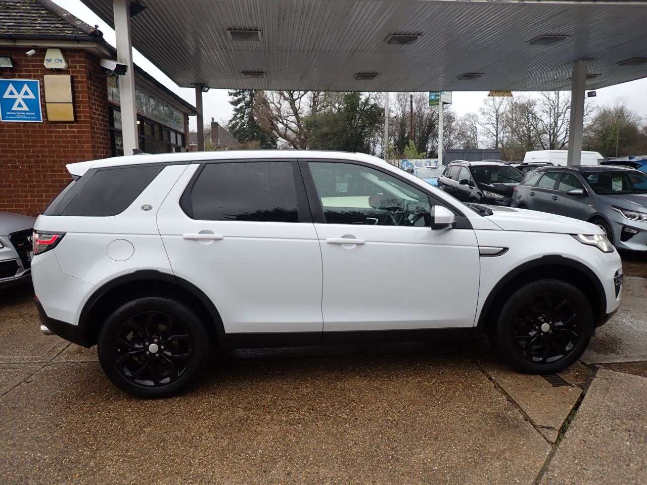 A 2015 LAND ROVER DISCOVERY SPORT 2.0 TD4 HSE SUV 5dr Diesel Auto 4WD Euro 6 (s/s) (180 ps) BRAND NEW CHAIN, A 2015 LAND ROVER DISCOVERY SPORT 2.0 TD4 HSE SUV 5dr Diesel Auto 4WD Euro 6 (s/s) (180 ps) BRAND NEW CHAIN,