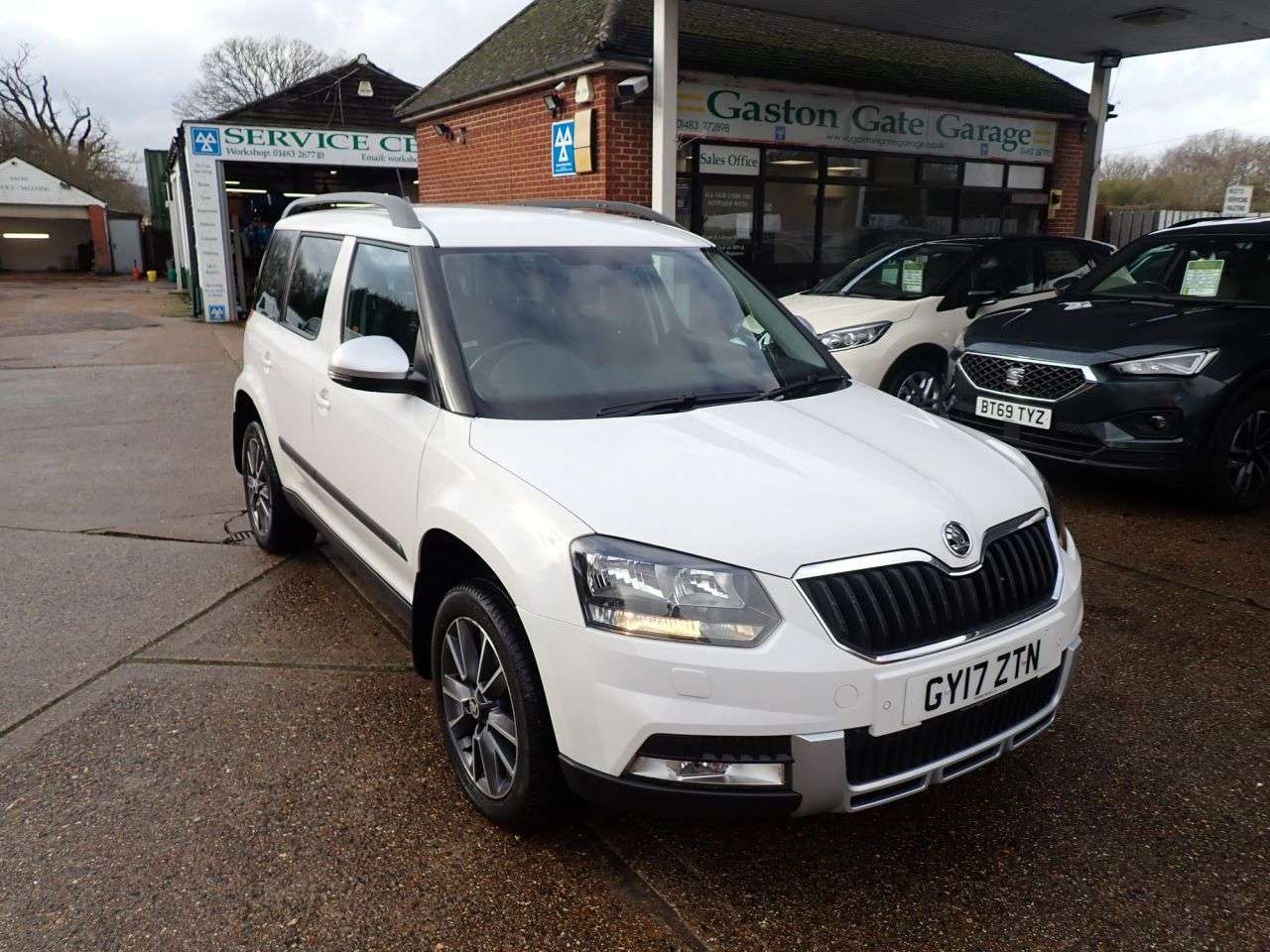 A 2017 SKODA YETI 1.2 TSI SE Drive Outdoor 5dr Petrol DSG Euro 6 (s/s) (110 ps) PARKING SENSO A 2017 SKODA YETI 1.2 TSI SE Drive Outdoor 5dr Petrol DSG Euro 6 (s/s) (110 ps) PARKING SENSO