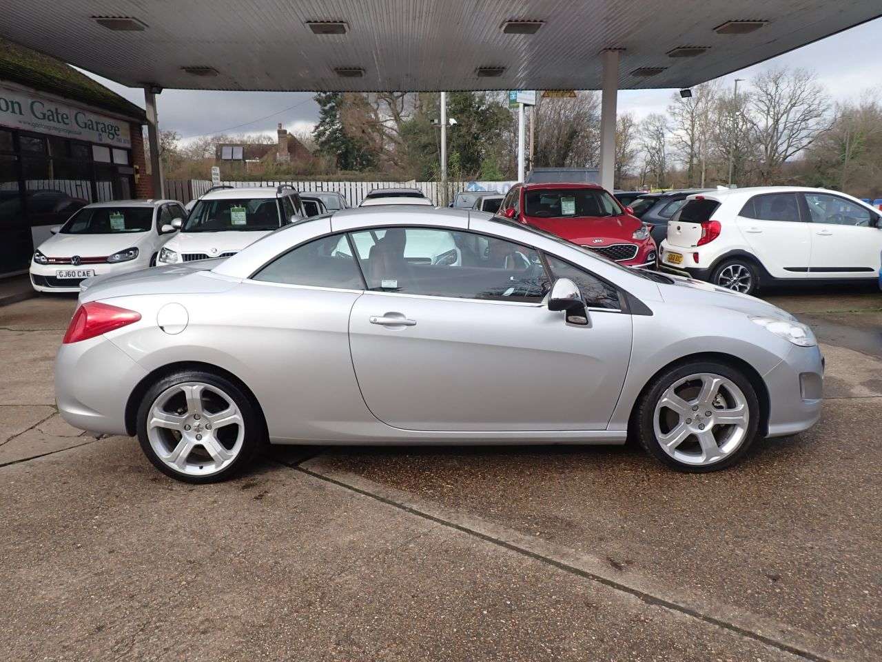 A 2009 PEUGEOT 308 CC 2.0 HDi GT Convertible 2dr Diesel Manual Euro 5 (140 ps) 1 OWNER FROM NEW A 2009 PEUGEOT 308 CC 2.0 HDi GT Convertible 2dr Diesel Manual Euro 5 (140 ps) 1 OWNER FROM NEW