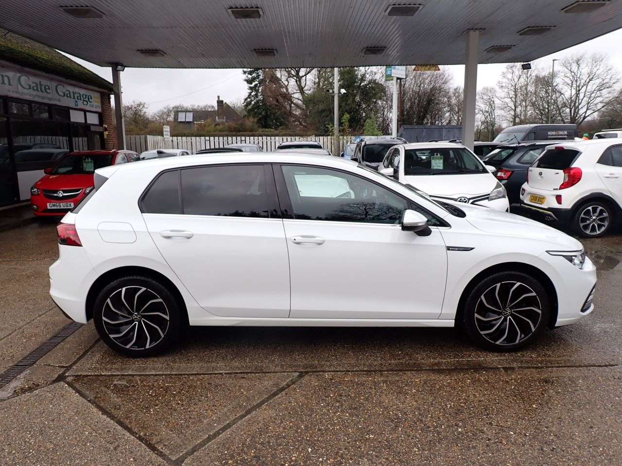 A 2023 VOLKSWAGEN GOLF 1.5 TSI Style Edition Hatchback 5dr Petrol Manual Euro 6 (s/s) (130 ps) FRE A 2023 VOLKSWAGEN GOLF 1.5 TSI Style Edition Hatchback 5dr Petrol Manual Euro 6 (s/s) (130 ps) FRE