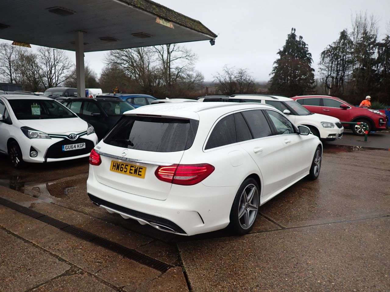 A 2015 MERCEDES-BENZ C-CLASS 2.0 C200 AMG Line Estate 5dr Petrol 7G-Tronic+ Euro 6 (s/s) (184 ps) REVERS A 2015 MERCEDES-BENZ C-CLASS 2.0 C200 AMG Line Estate 5dr Petrol 7G-Tronic+ Euro 6 (s/s) (184 ps) REVERS