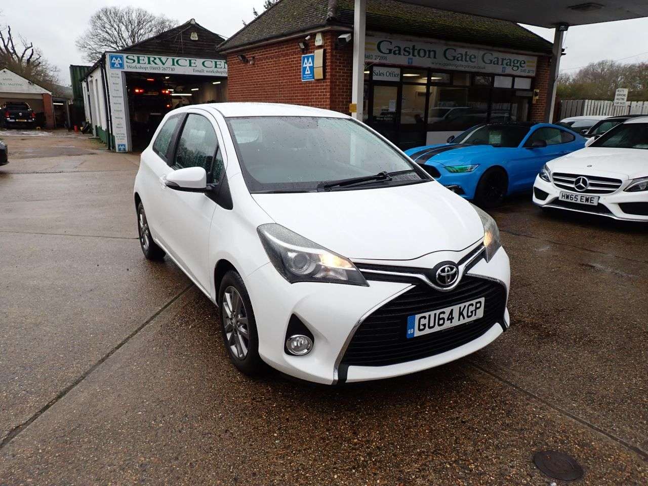 A 2014 TOYOTA YARIS 1.33 Dual VVT-i Icon Hatchback 3dr Petrol Manual Euro 5 Euro 5 (99 ps) REVE A 2014 TOYOTA YARIS 1.33 Dual VVT-i Icon Hatchback 3dr Petrol Manual Euro 5 Euro 5 (99 ps) REVE