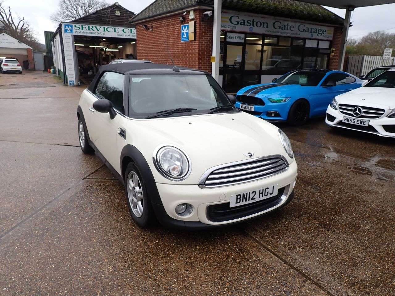 A 2012 MINI CONVERTIBLE 1.6 One Convertible 2dr Petrol Manual Euro 5 (98 ps) PARKING SENSORS, AIR C A 2012 MINI CONVERTIBLE 1.6 One Convertible 2dr Petrol Manual Euro 5 (98 ps) PARKING SENSORS, AIR C
