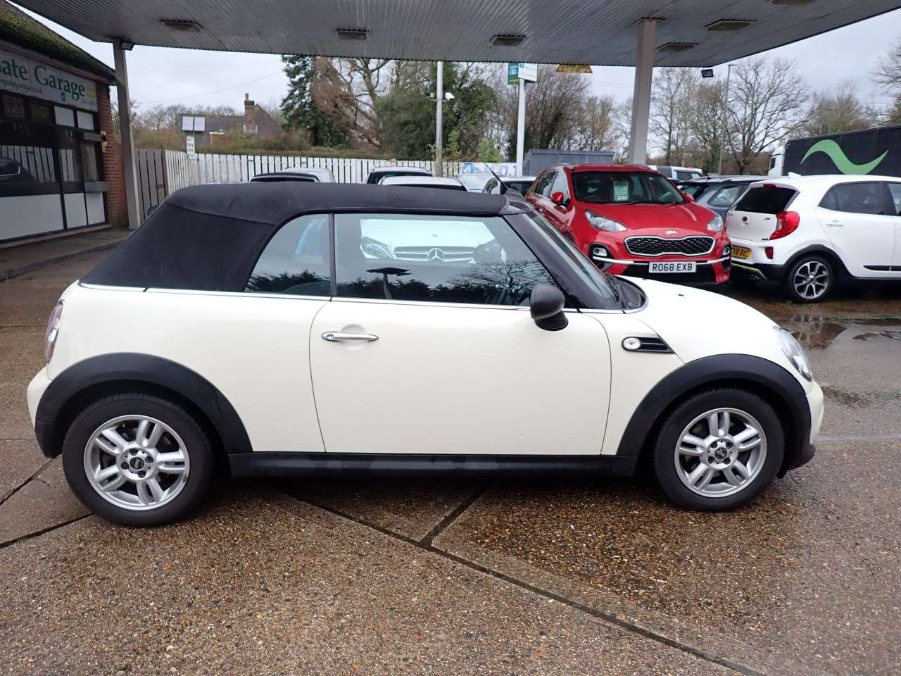A 2012 MINI CONVERTIBLE 1.6 One Convertible 2dr Petrol Manual Euro 5 (98 ps) PARKING SENSORS, AIR C A 2012 MINI CONVERTIBLE 1.6 One Convertible 2dr Petrol Manual Euro 5 (98 ps) PARKING SENSORS, AIR C
