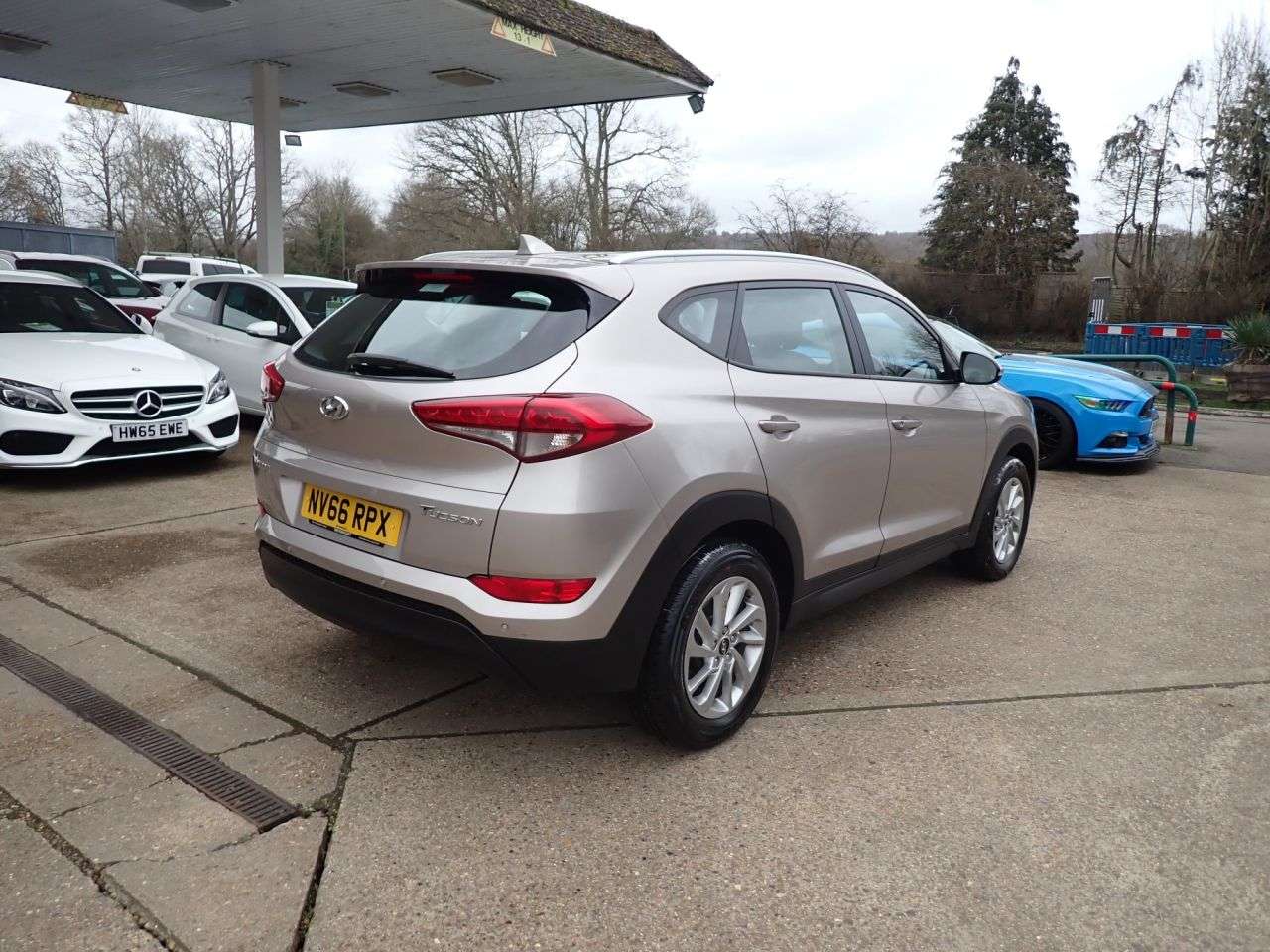 A 2017 HYUNDAI TUCSON 1.7 CRDi Blue Drive SE SUV 5dr Diesel Manual Euro 6 (s/s) (116 ps) PARKING A 2017 HYUNDAI TUCSON 1.7 CRDi Blue Drive SE SUV 5dr Diesel Manual Euro 6 (s/s) (116 ps) PARKING