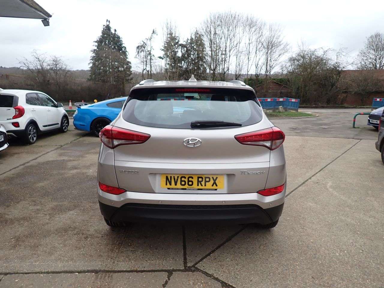 A 2017 HYUNDAI TUCSON 1.7 CRDi Blue Drive SE SUV 5dr Diesel Manual Euro 6 (s/s) (116 ps) PARKING A 2017 HYUNDAI TUCSON 1.7 CRDi Blue Drive SE SUV 5dr Diesel Manual Euro 6 (s/s) (116 ps) PARKING