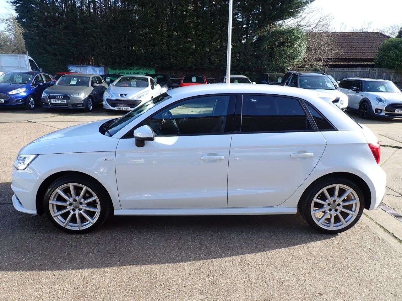 2016 AUDI A1 2016 AUDI A1