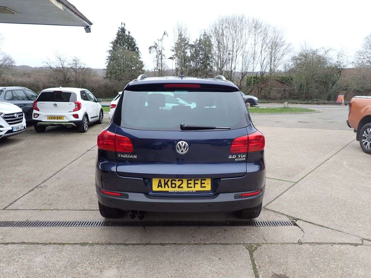 A 2012 VOLKSWAGEN TIGUAN 2.0 TDI BlueMotion Tech SE SUV 5dr Diesel DSG 4WD Euro 5 (s/s) (140 ps) PAR A 2012 VOLKSWAGEN TIGUAN 2.0 TDI BlueMotion Tech SE SUV 5dr Diesel DSG 4WD Euro 5 (s/s) (140 ps) PAR