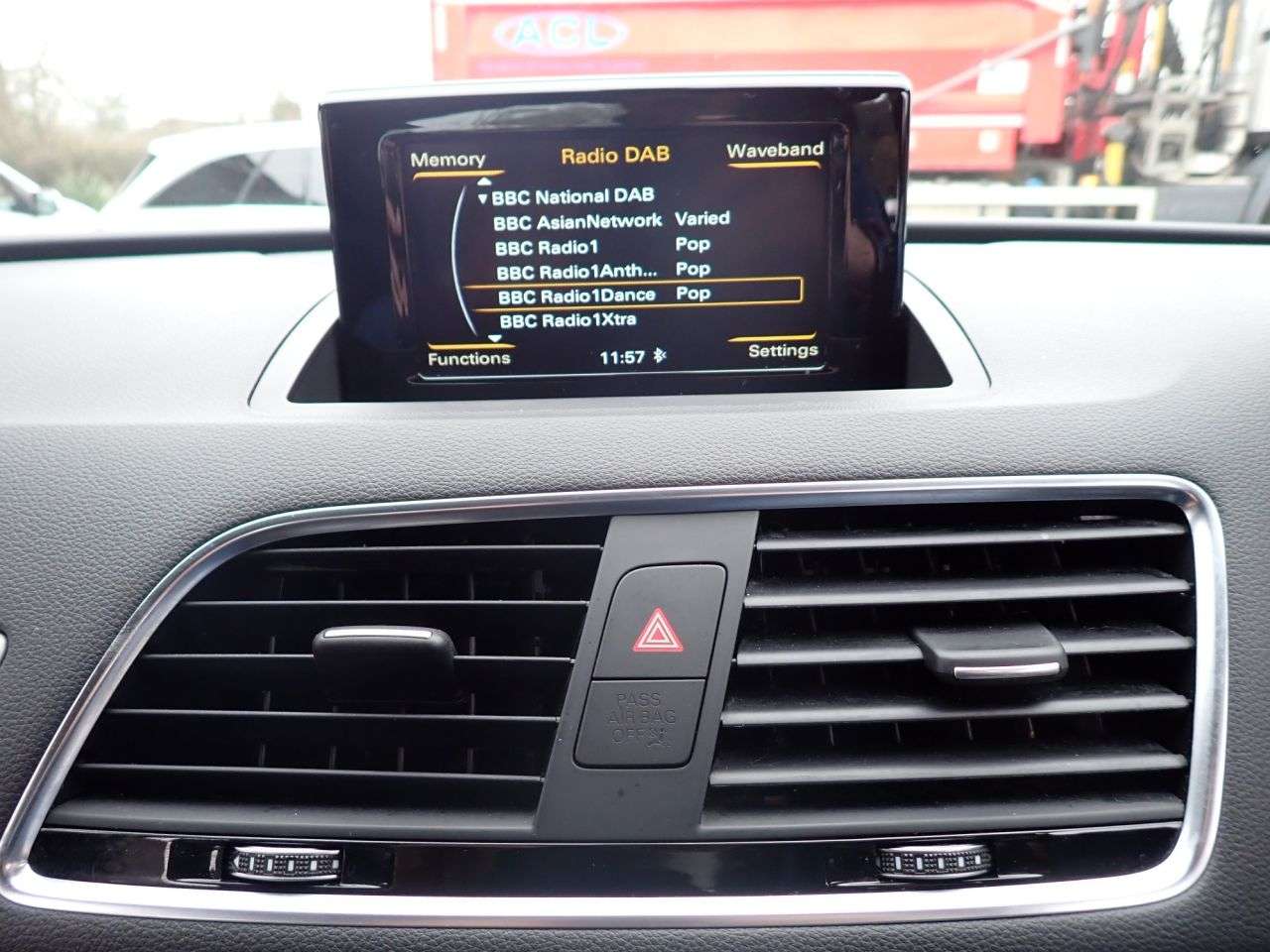 2015 AUDI Q3 2015 AUDI Q3