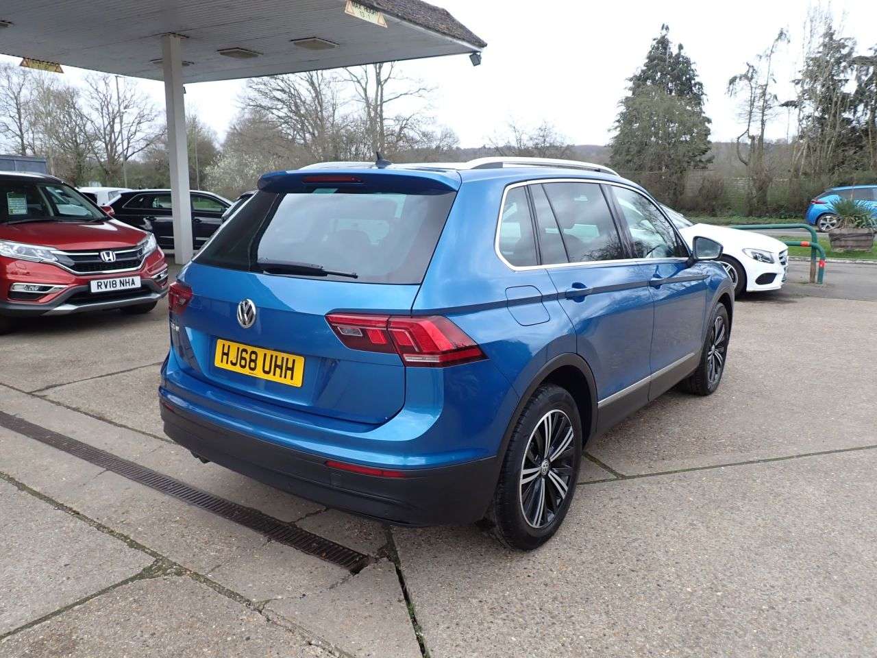 A 2018 VOLKSWAGEN TIGUAN 2.0 TDI SE Navigation SUV 5dr Diesel DSG Euro 6 (s/s) (150 ps) PARKING SENS A 2018 VOLKSWAGEN TIGUAN 2.0 TDI SE Navigation SUV 5dr Diesel DSG Euro 6 (s/s) (150 ps) PARKING SENS