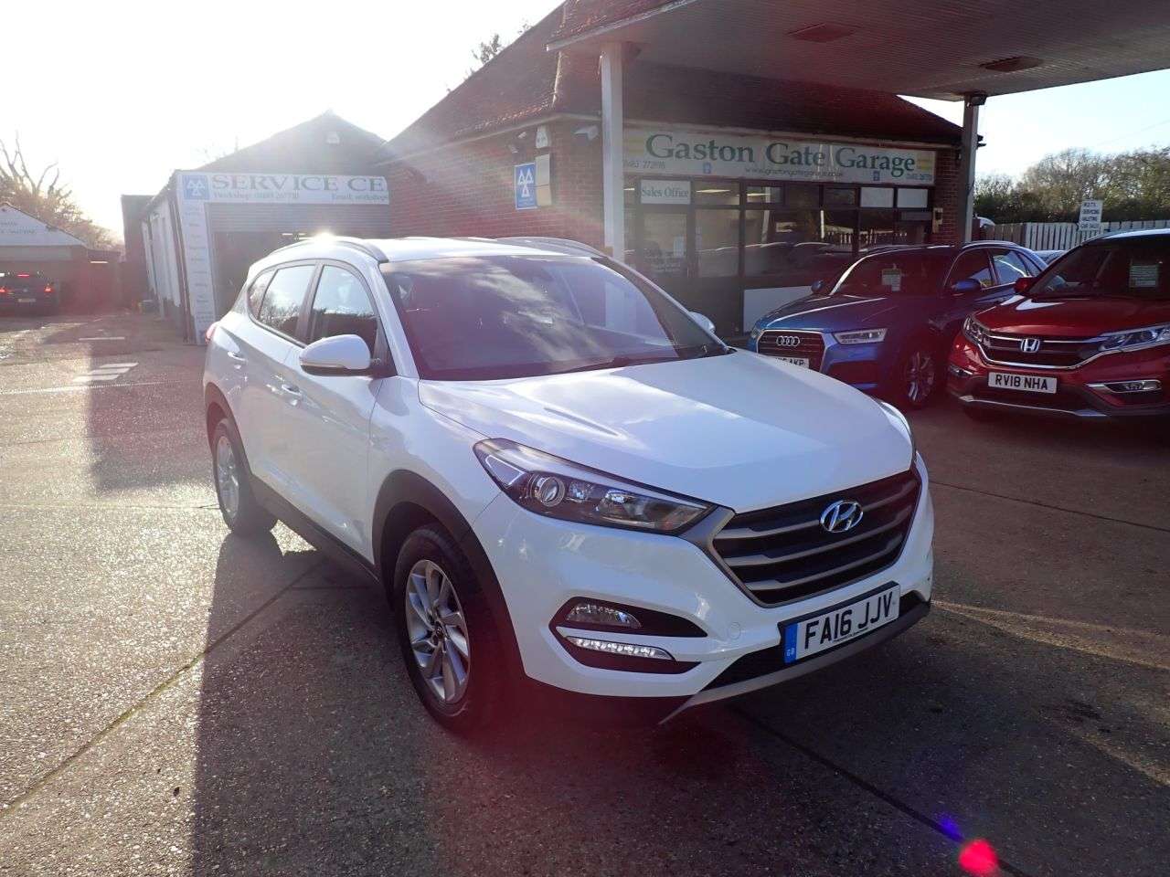 A 2016 HYUNDAI TUCSON 1.7 CRDi Blue Drive SE Nav SUV 5dr Diesel Manual Euro 6 (s/s) (116 ps) REVE A 2016 HYUNDAI TUCSON 1.7 CRDi Blue Drive SE Nav SUV 5dr Diesel Manual Euro 6 (s/s) (116 ps) REVE