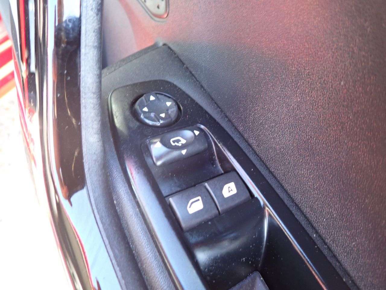 2015 PEUGEOT 208 2015 PEUGEOT 208