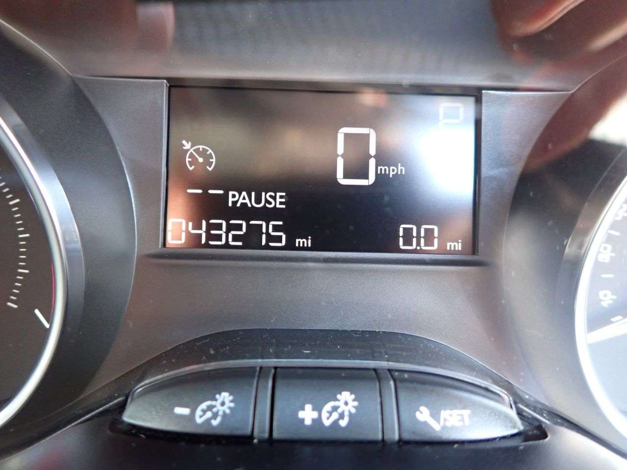 2015 PEUGEOT 208 2015 PEUGEOT 208