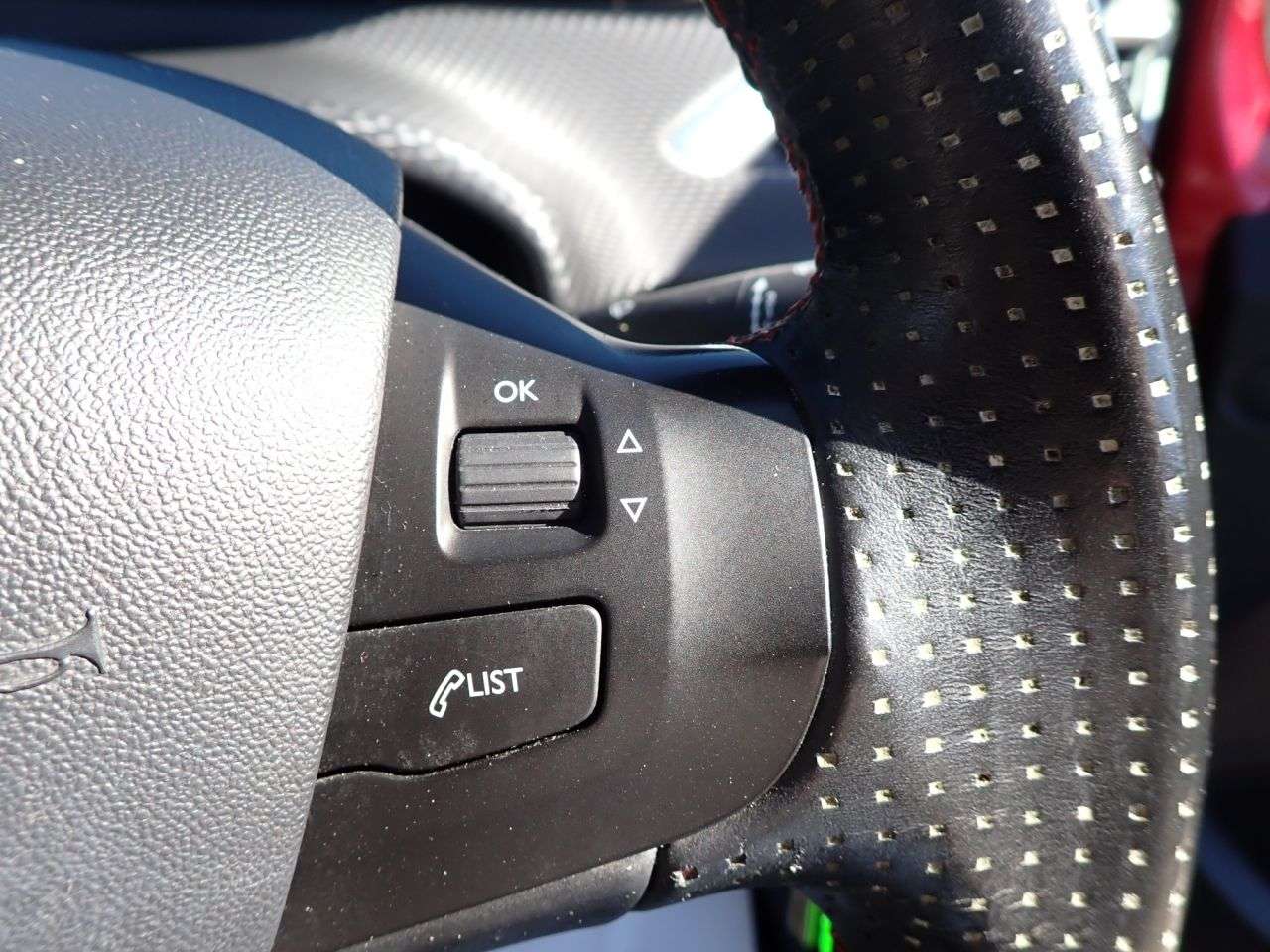 2015 PEUGEOT 208 2015 PEUGEOT 208