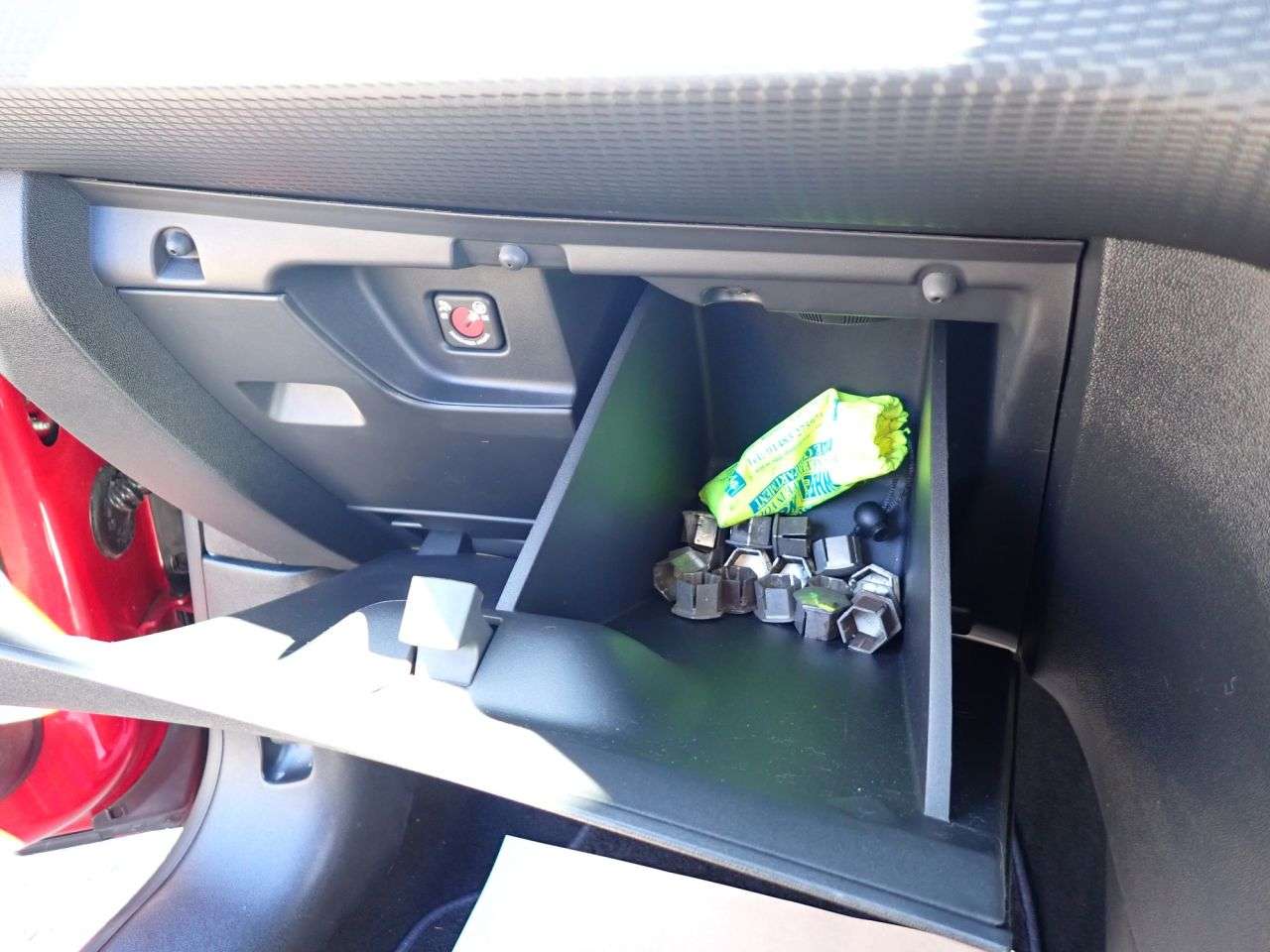 2015 PEUGEOT 208 2015 PEUGEOT 208