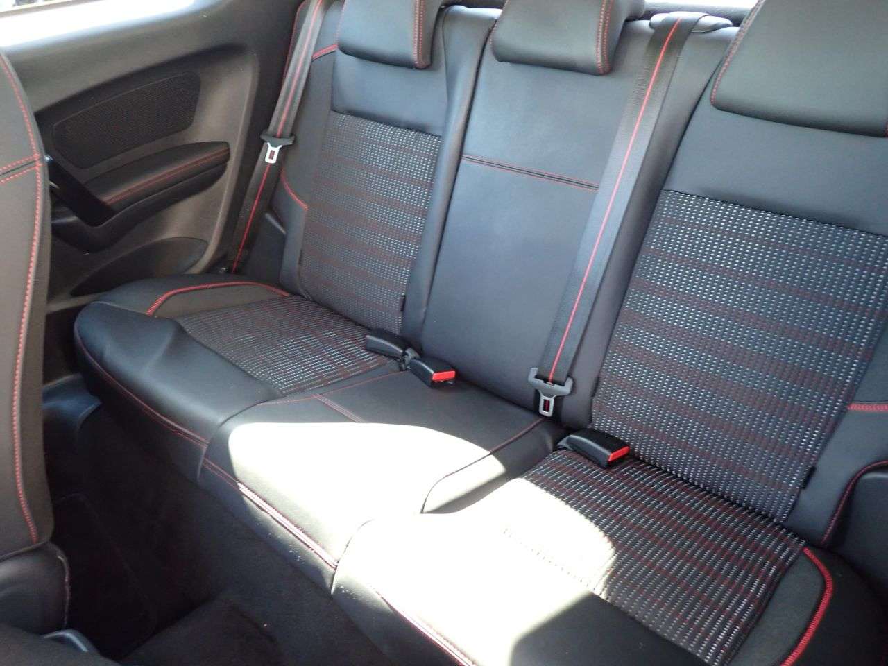 2015 PEUGEOT 208 2015 PEUGEOT 208