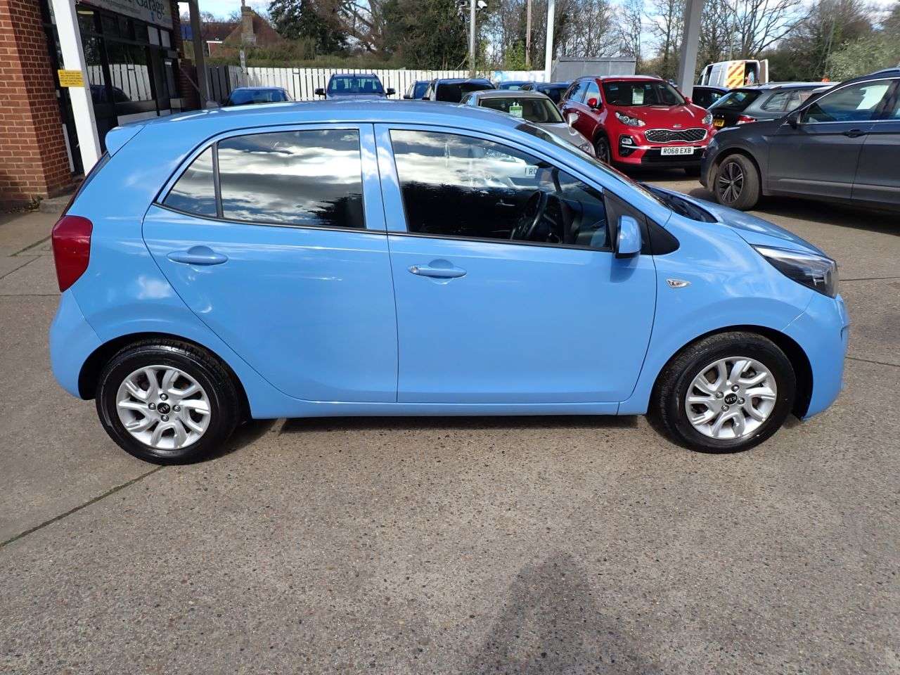 A 2020 KIA PICANTO 1.0 2 Hatchback 5dr Petrol Manual Euro 6 (s/s) (66 bhp) SERVICE HISTORY,USB A 2020 KIA PICANTO 1.0 2 Hatchback 5dr Petrol Manual Euro 6 (s/s) (66 bhp) SERVICE HISTORY,USB