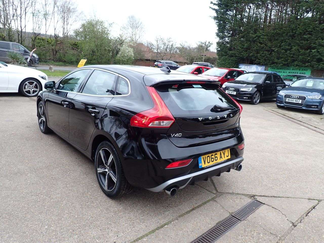 2016 VOLVO V40 2016 VOLVO V40