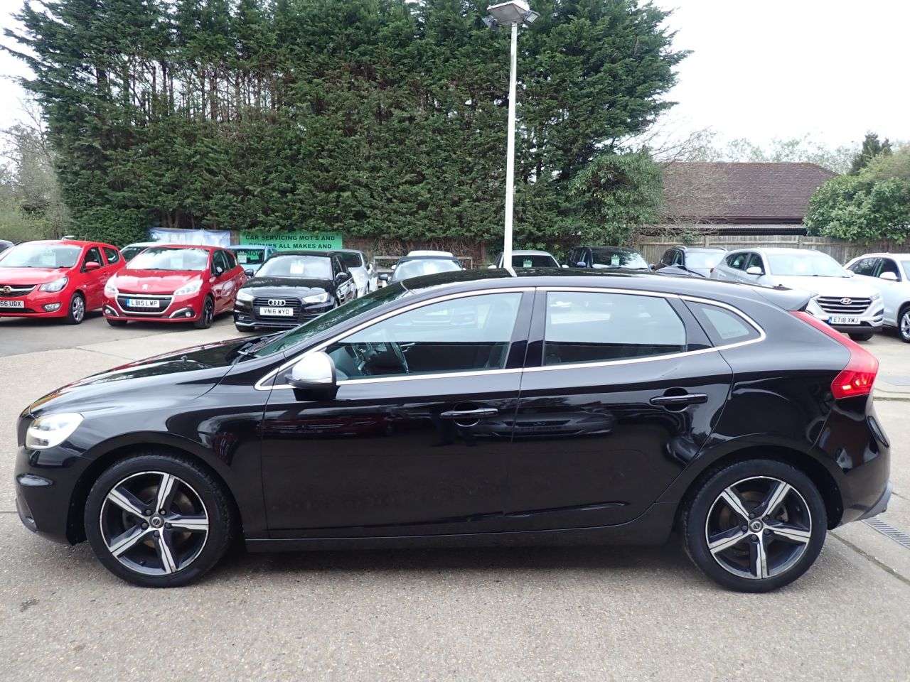 2016 VOLVO V40 2016 VOLVO V40