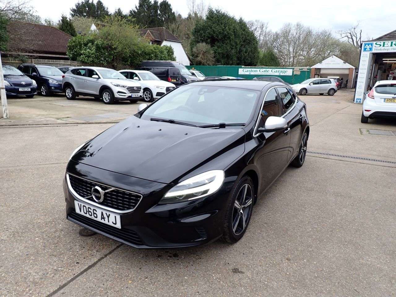 2016 VOLVO V40 2016 VOLVO V40