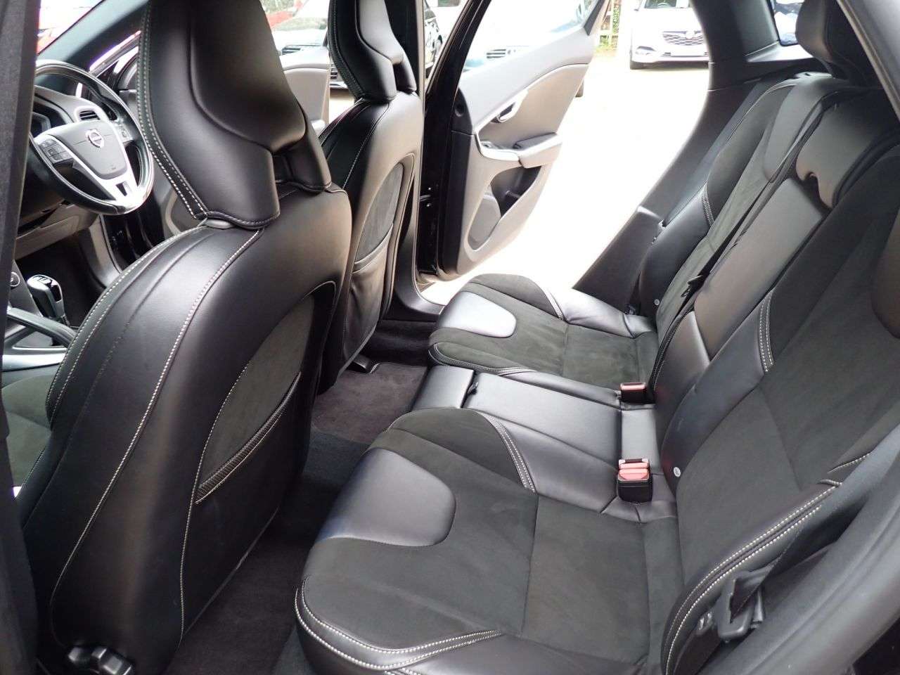 2016 VOLVO V40 2016 VOLVO V40