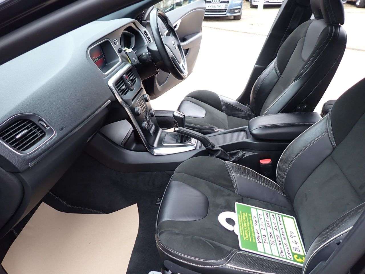 2016 VOLVO V40 2016 VOLVO V40