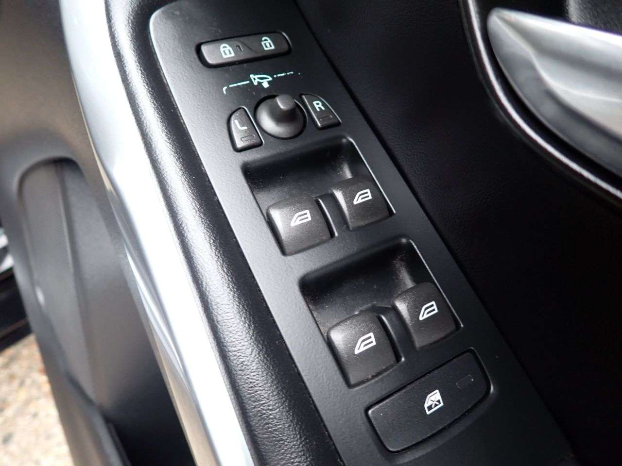 2016 VOLVO V40 2016 VOLVO V40