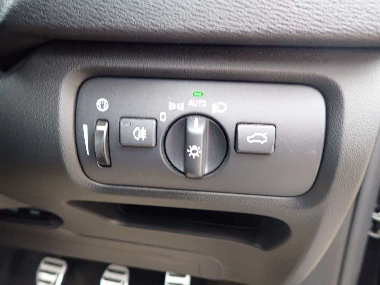 2016 VOLVO V40 2016 VOLVO V40