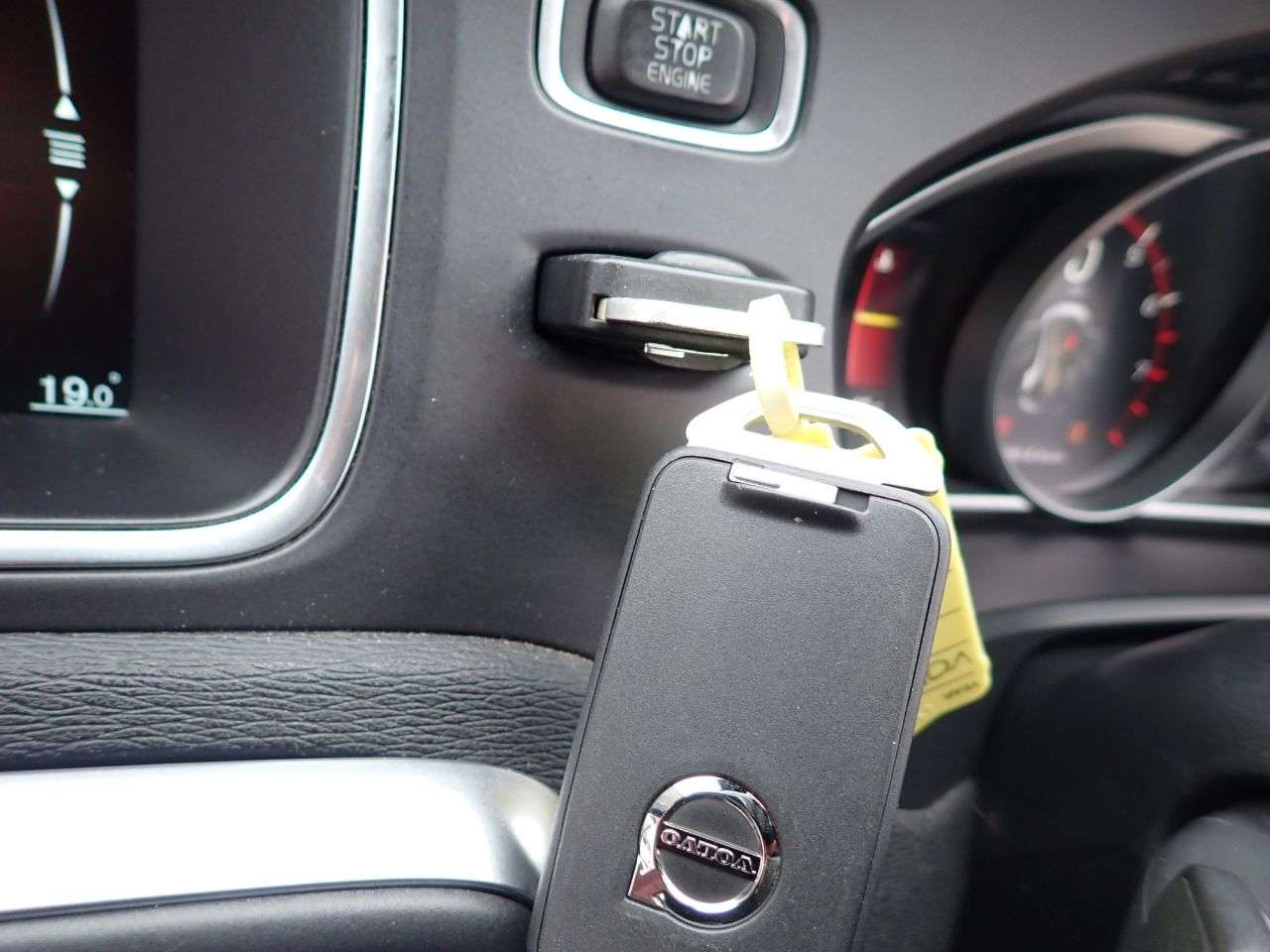 2016 VOLVO V40 2016 VOLVO V40