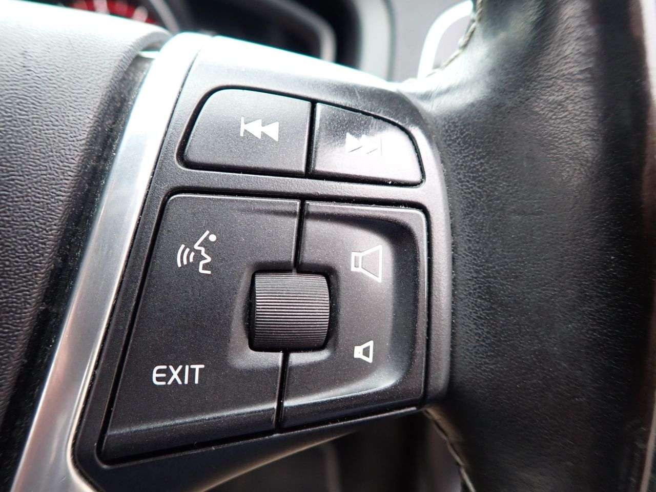 2016 VOLVO V40 2016 VOLVO V40