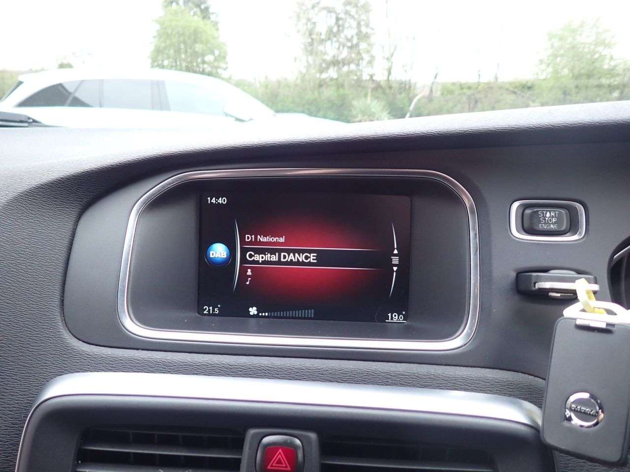 2016 VOLVO V40 2016 VOLVO V40