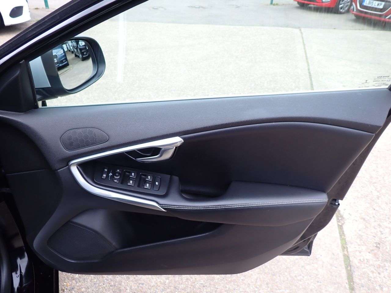 2016 VOLVO V40 2016 VOLVO V40